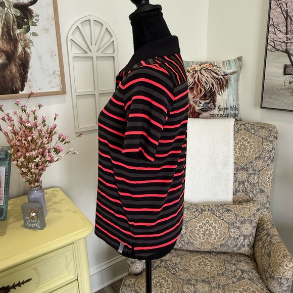 Under Armour Black and Red HeatGear Shirt - Picture 5 of 7